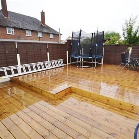 Fabulous 3 Bedroom House , Sleeps Up To 5-7 Guest. South Ockendon 외부 사진