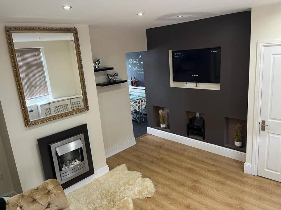 Fabulous 3 Bedroom House , Sleeps Up To 5-7 Guest. South Ockendon 외부 사진